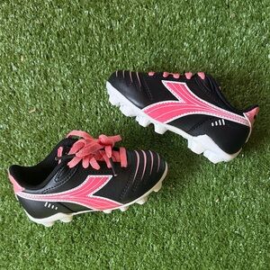 Diadora Kids Black and Pink Soccer Cleats